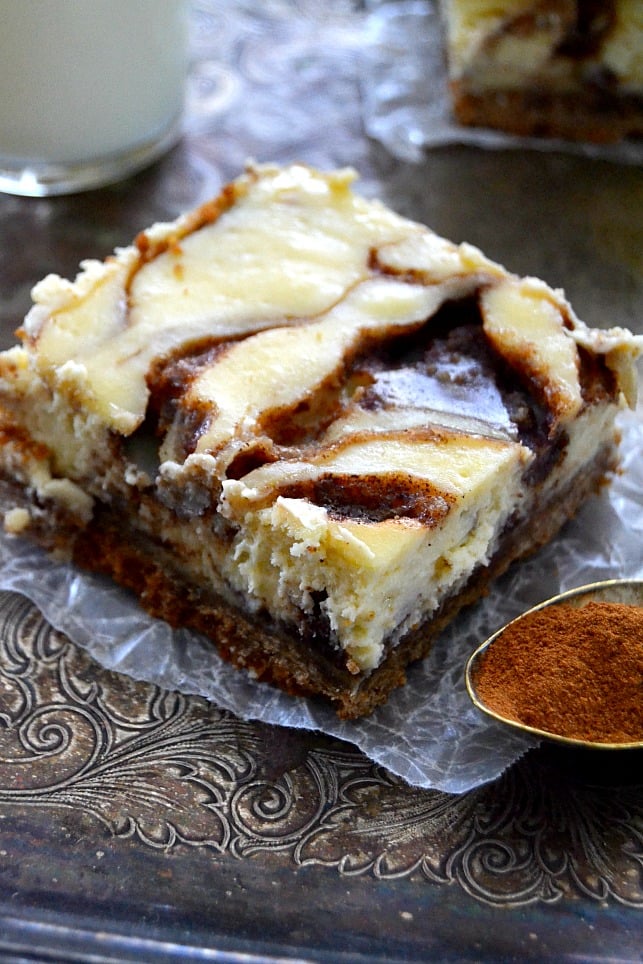 Cinnamon Roll Cheesecake Bars