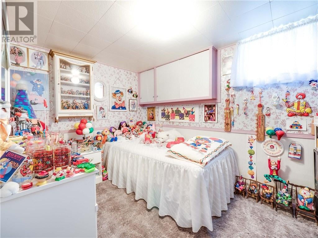 Ontario House For Sale With Clowns