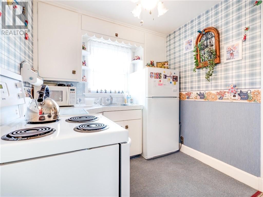 Ontario House For Sale With Clowns