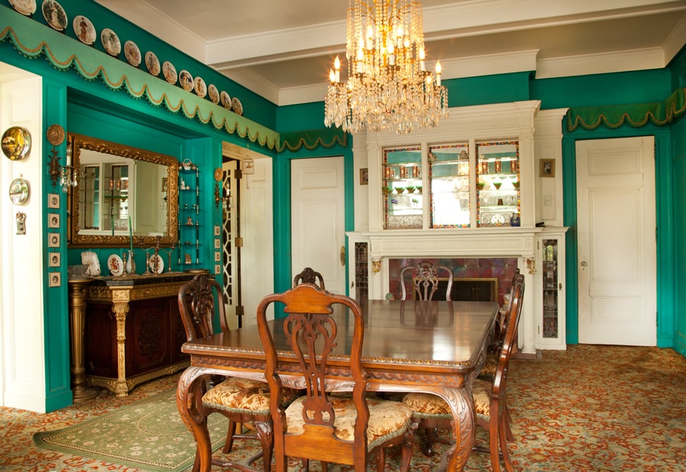 Say what you will about teal walls and patterned brown carpet, but we think this room could make a pretty awesome boho den with some different furniture.