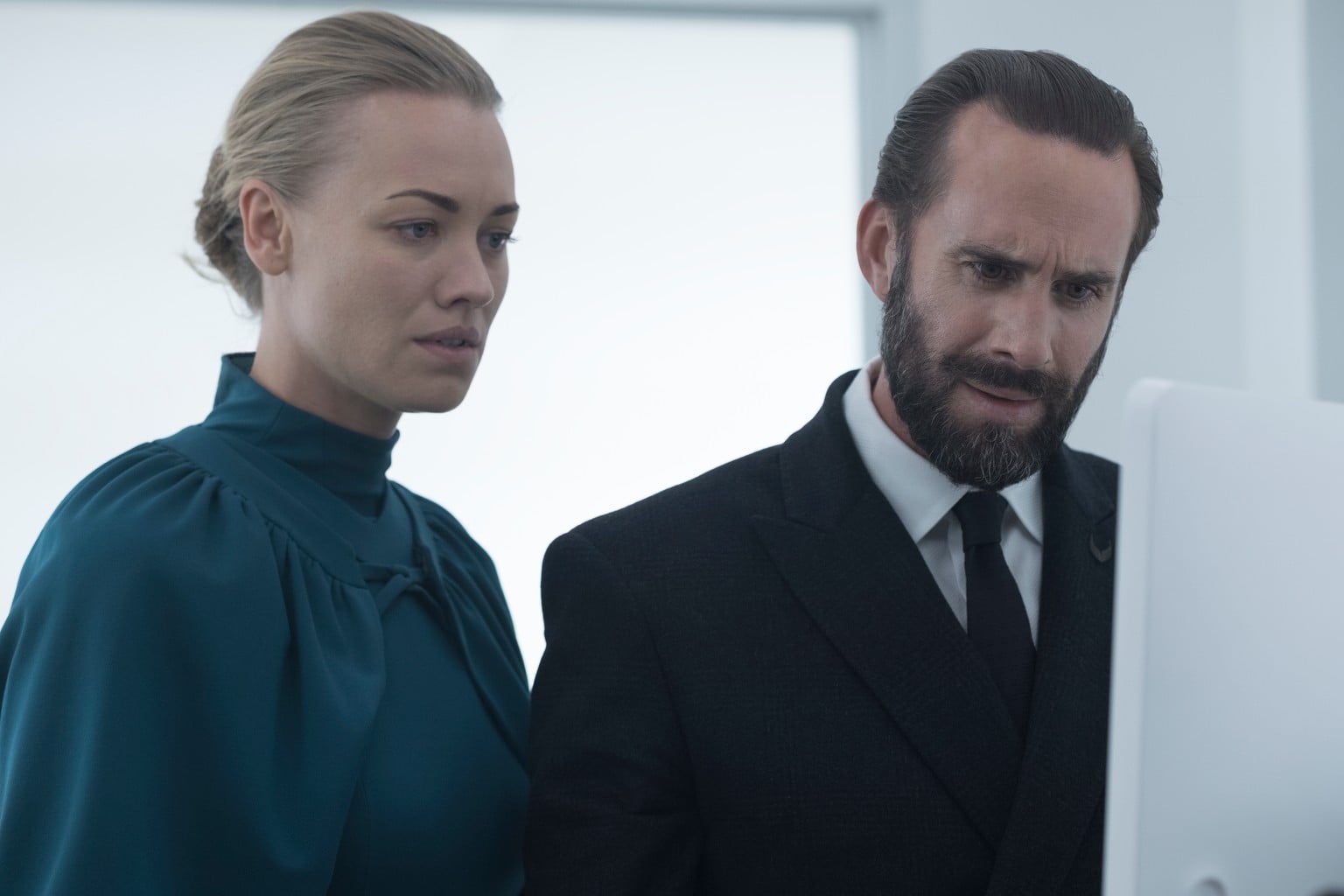 The Handmaid's Tale Season 2 Cast | PS Entertainment