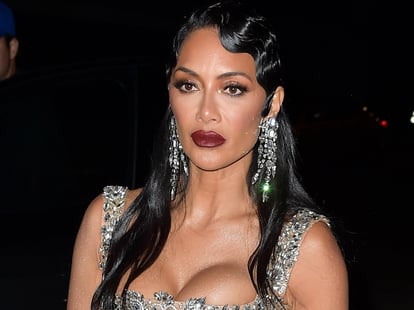 Gorgeous Kristen Bell's Crystal Naked Dress At The Actor Awards 2026 Is Even More Unexpected From The Back Landscape in HD