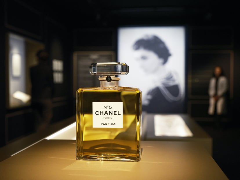CHANEL N5 : Why is it overhyped? It's smells okay but that's about