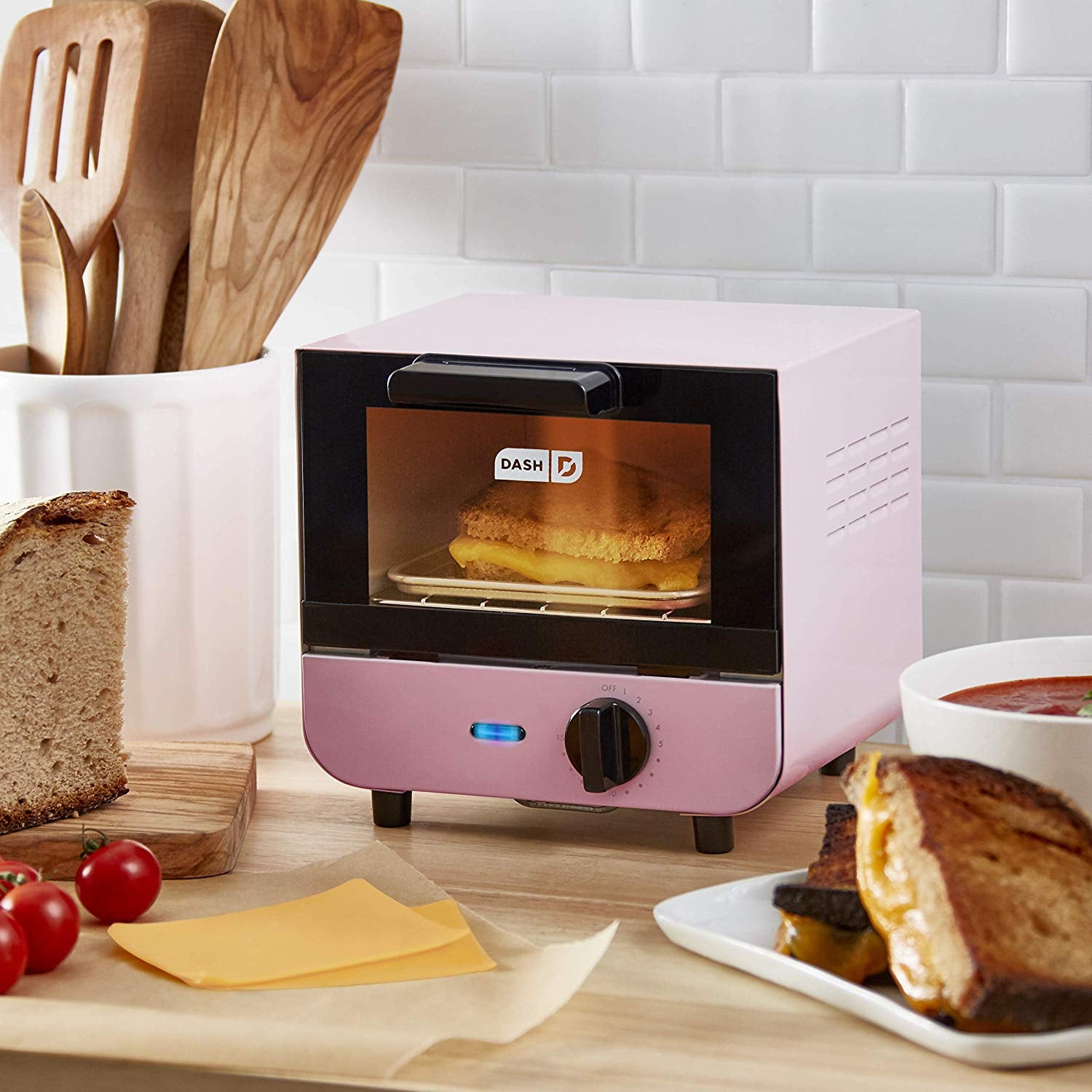 Cute, Retro and Functional?  Dash Mini Toaster Oven Revie 