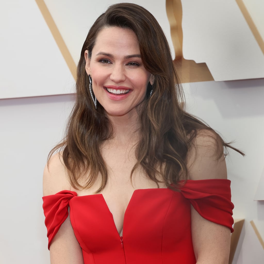 Jennifer Garner Chops Her Hair Into a Bob With Side-Swept Bangs