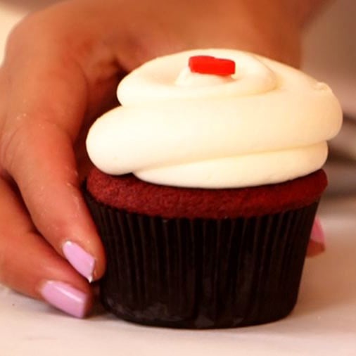 Red Velvet Cupcakes With Vanilla Cream Cheese Frosting