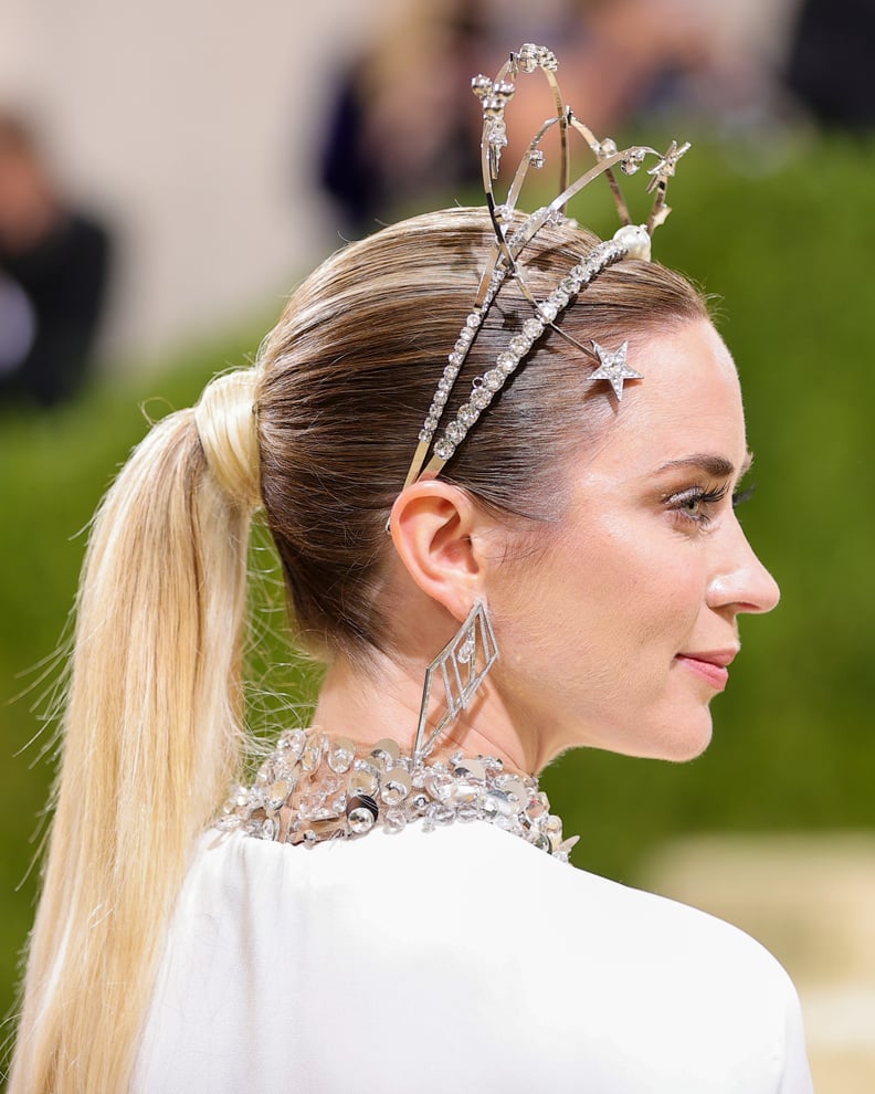 Emily Blunt's Starry Hair Accessory