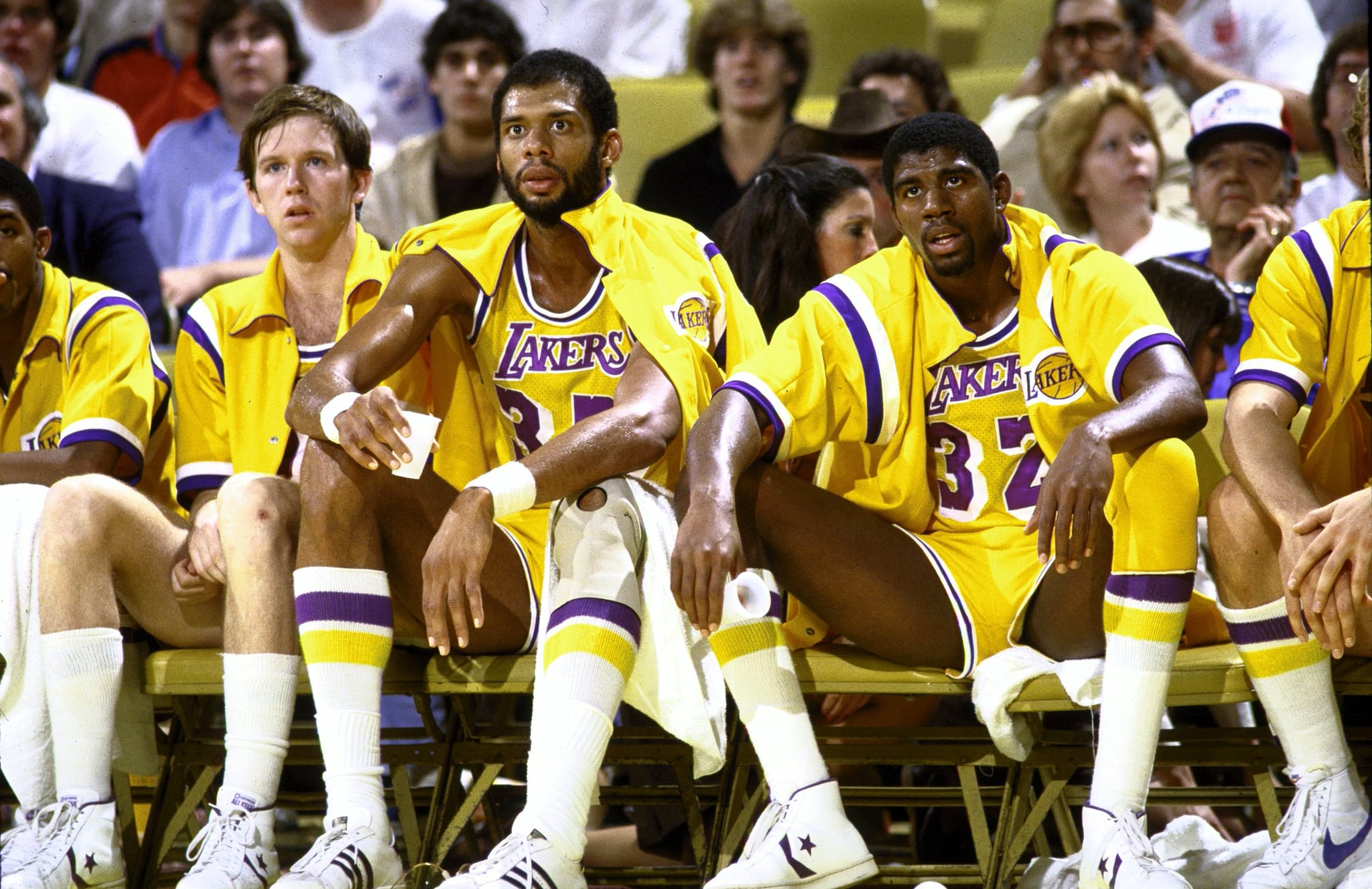 Basketball: Los Angeles Lakers Kareem Abdul-Jabbar (33) and Magic Johnson (32) on sideline during game vs San Antonio Spurs. Los Angeles, CA 11/20/1981 CREDIT: Manny Millan (Photo by Manny Millan /Sports Illustrated via Getty Images) (Set Number: X26282 )