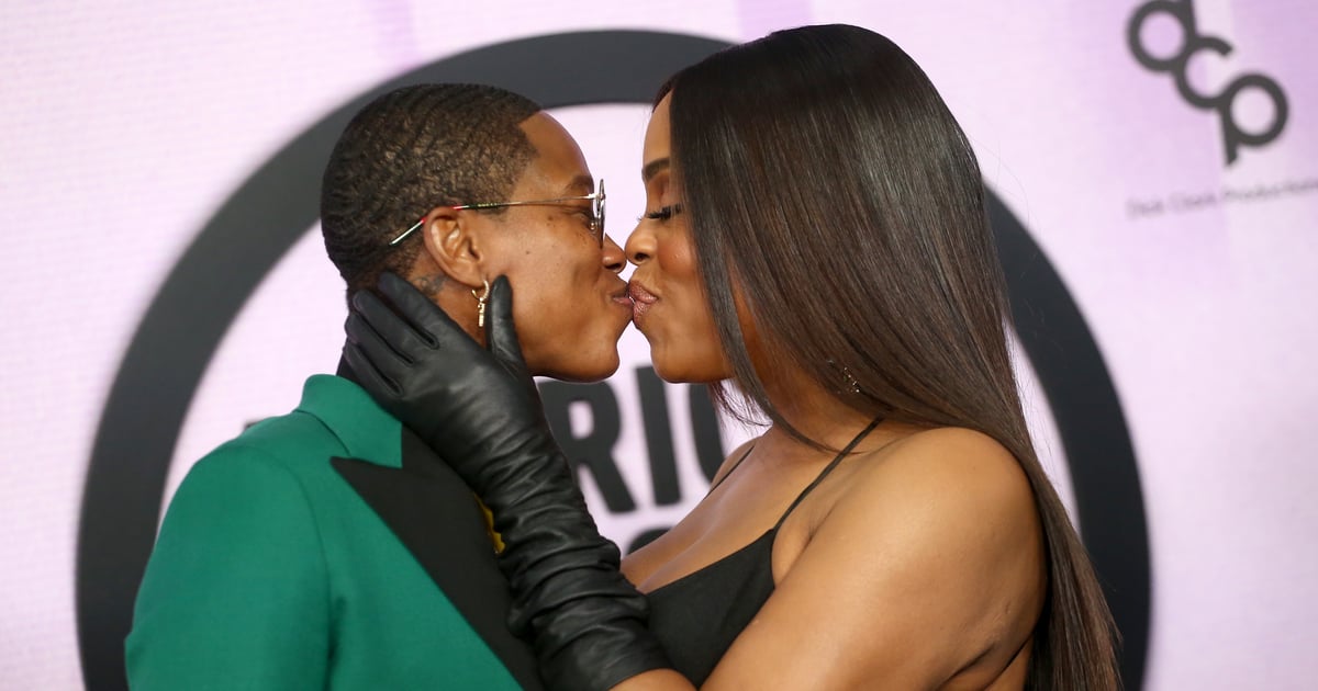 Niecy Nash and Jessica Betts kiss at the 2022 American Music Awards