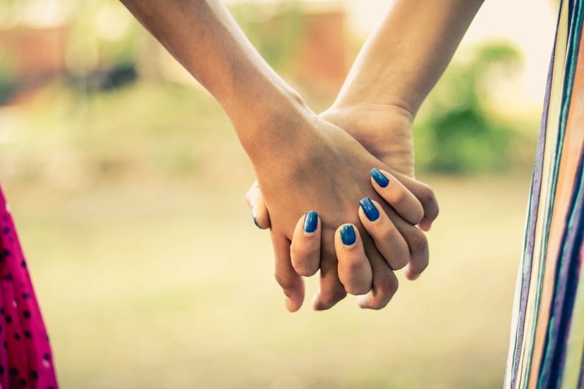 tmp_GgzqlE_a07e56a6aa3c3b15_shallow-focus-photography-of-two-person-holding-hands-1101731.jpg