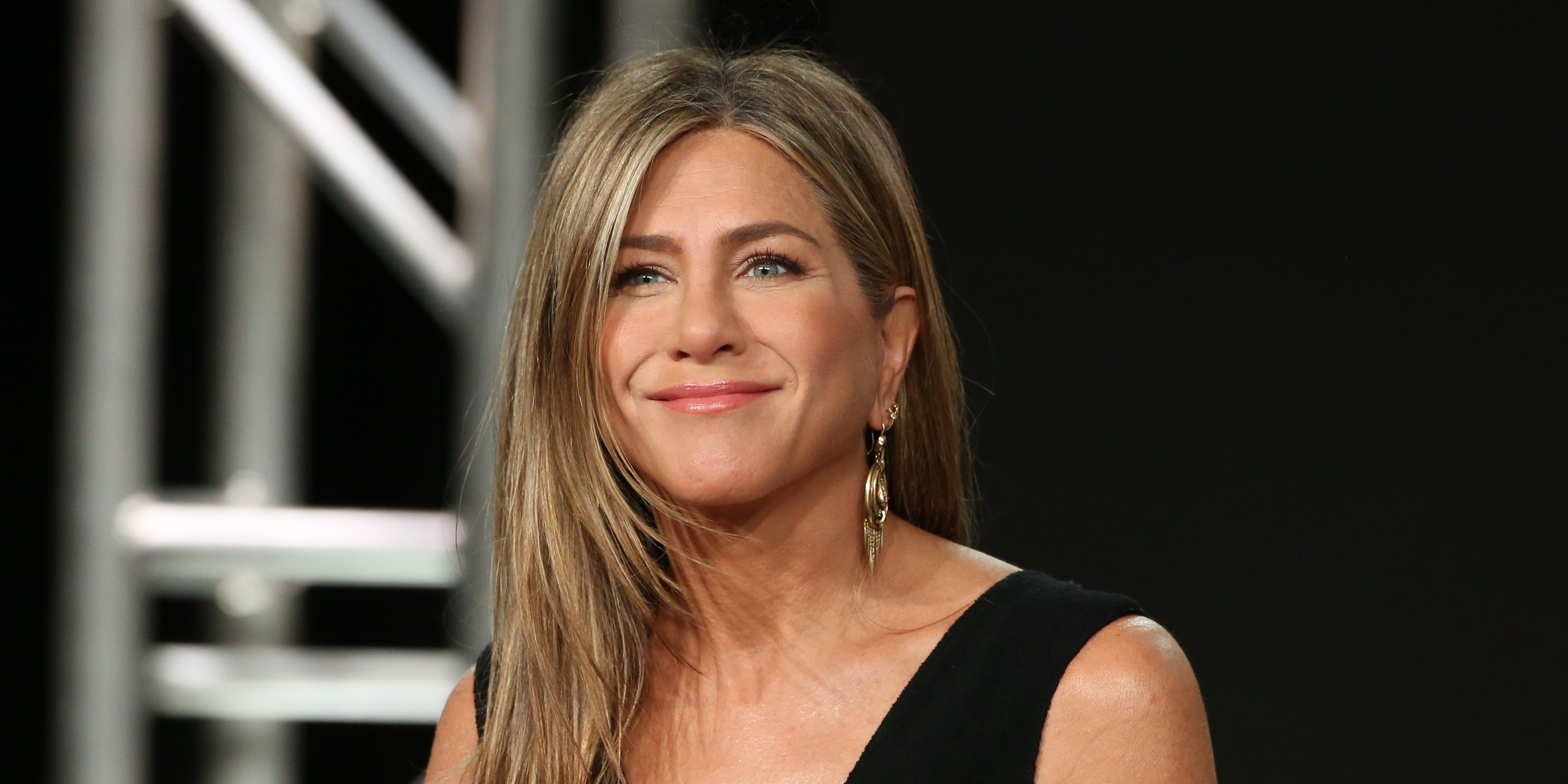 Jennifer Aniston's New Haircut Is an Old Favorite - Vimarsana News