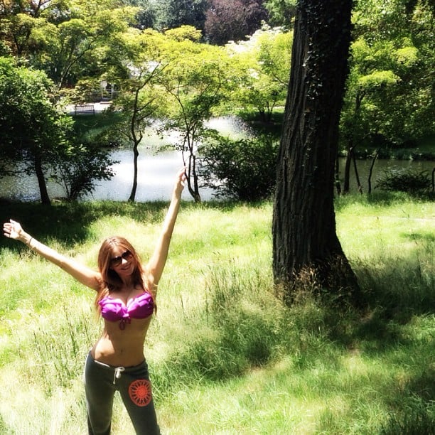 Sofia flashed her abs by a tree in 2013.
Source: Instagram user sofiavergara