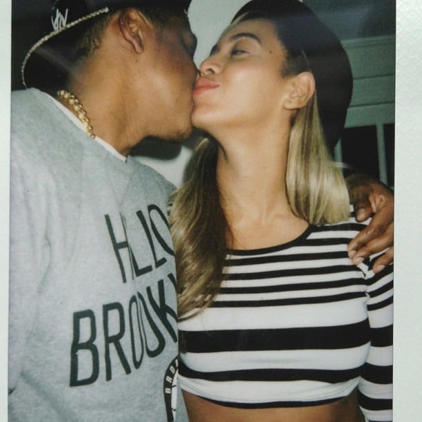 Beyoncé Knowles planted a sweet kiss on Jay Z. 
Source: Instagram user beyonce