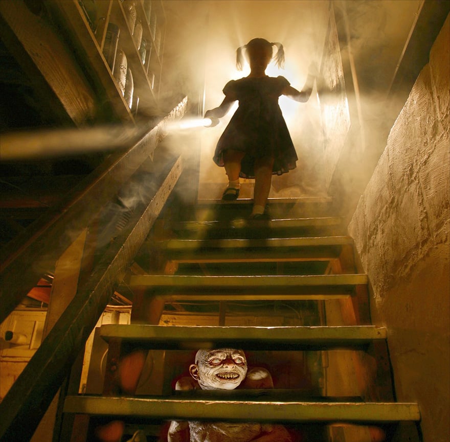 Little Girls Appear in Dad's Creepy Horror Photography