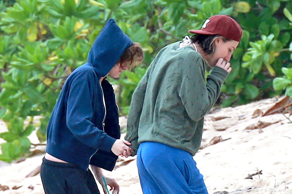 Kristen Stewart and Alicia Cargile in Hawaii | Pictures