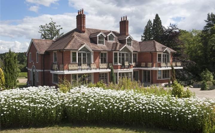 Tom Cruise Lists the UK Mansion He Bought With Katie Holmes