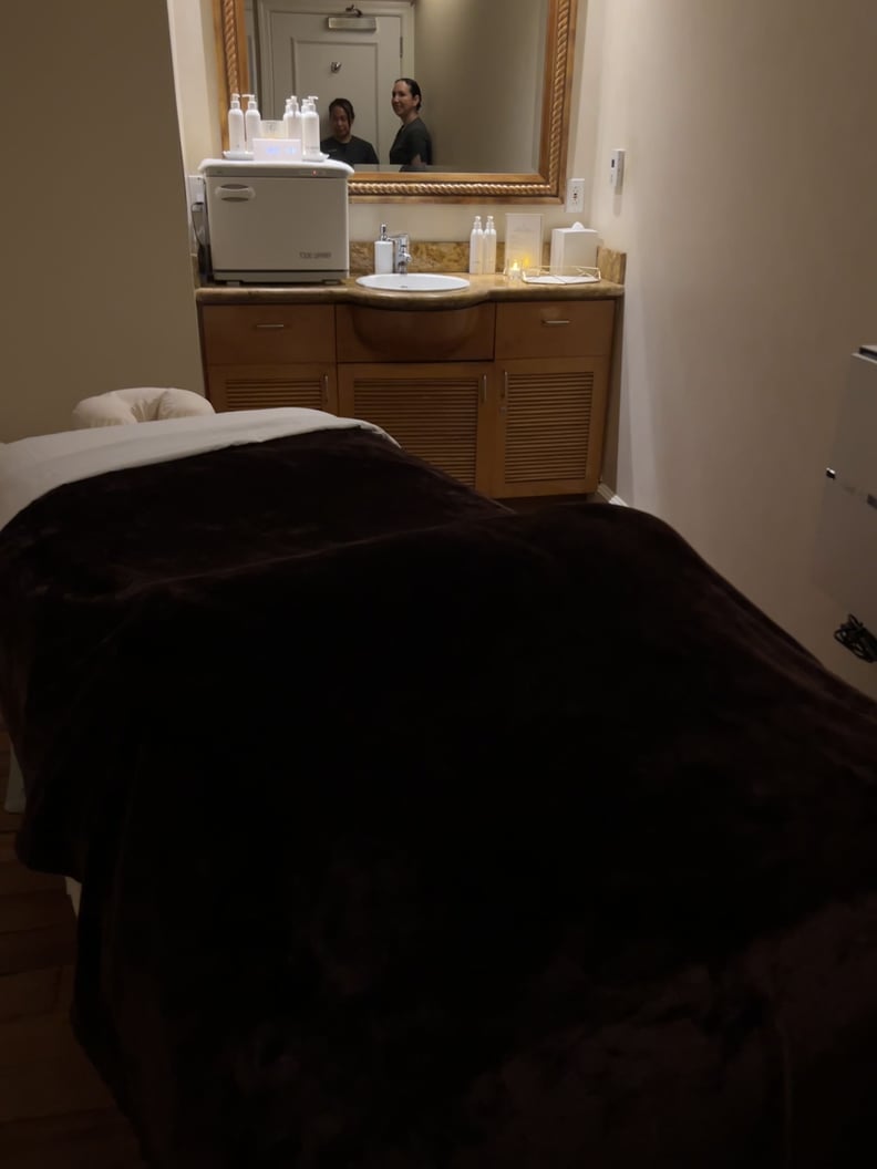 Treatment room before the synchronized massage treatment