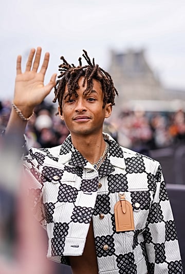 Jaden Smith在2023年秋季秀上的路易威登娃娃包