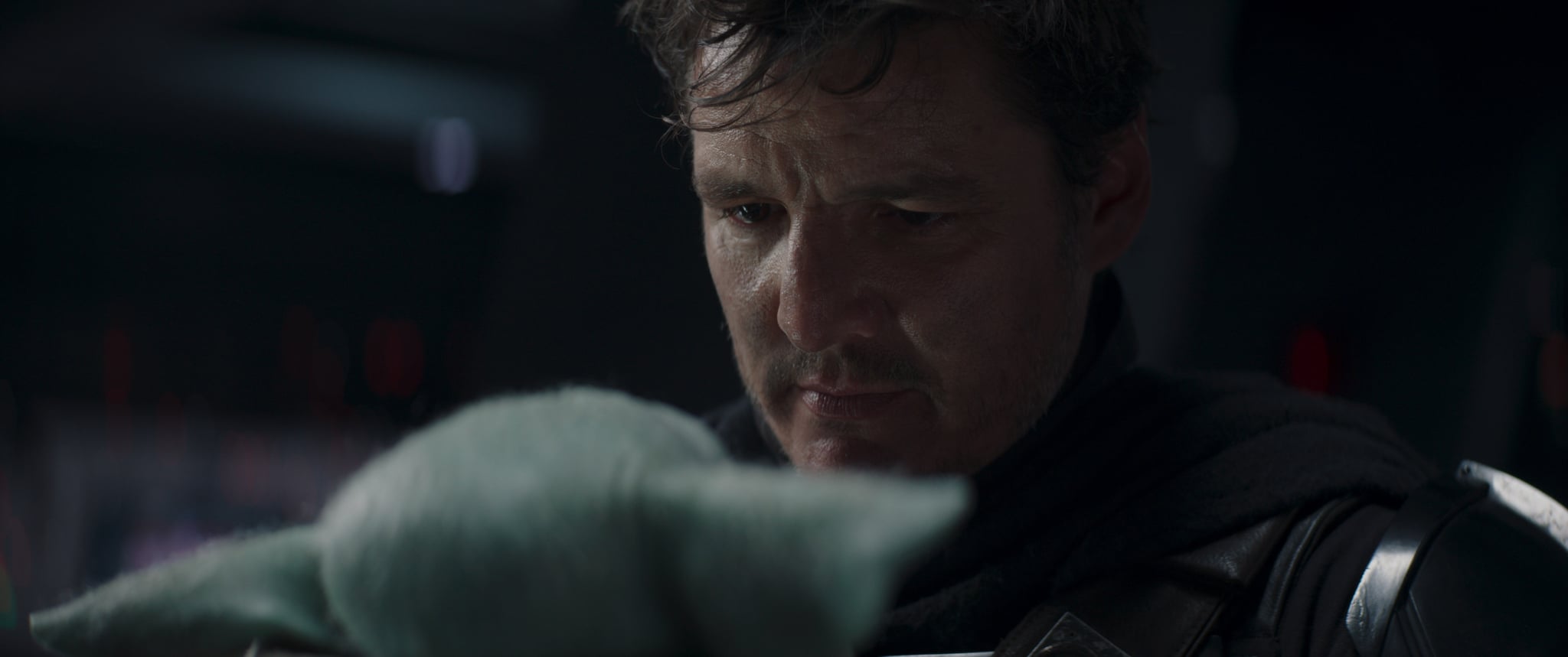 Grogu and the Mandalorian (Pedro Pascal) in Lucasfilm's THE MANDALORIAN, season two, exclusively on Disney+. © 2020 Lucasfilm Ltd. & ™. All Rights Reserved.