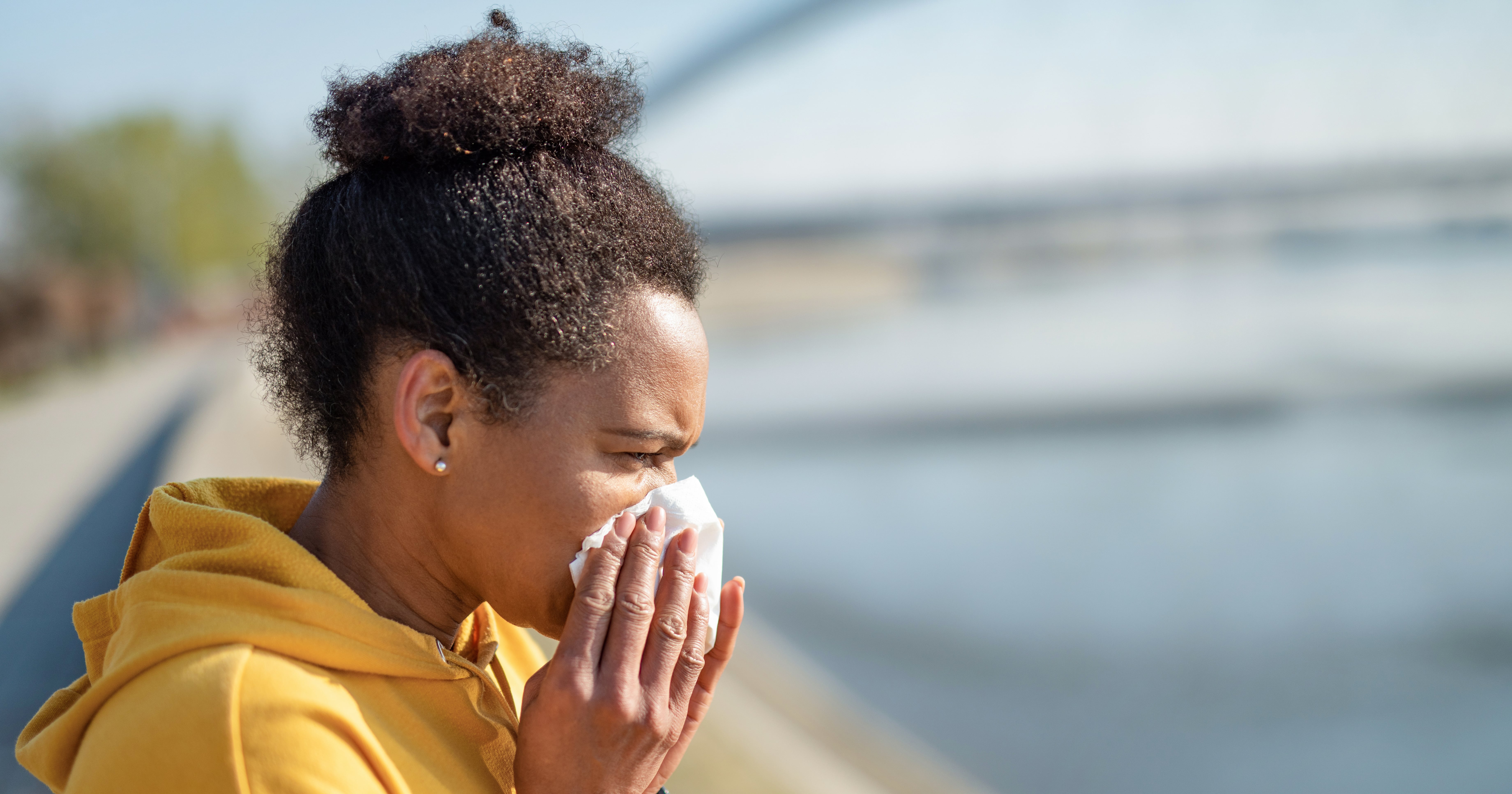 How to Tell If You Have Allergies or COVID, According to 2 MDs