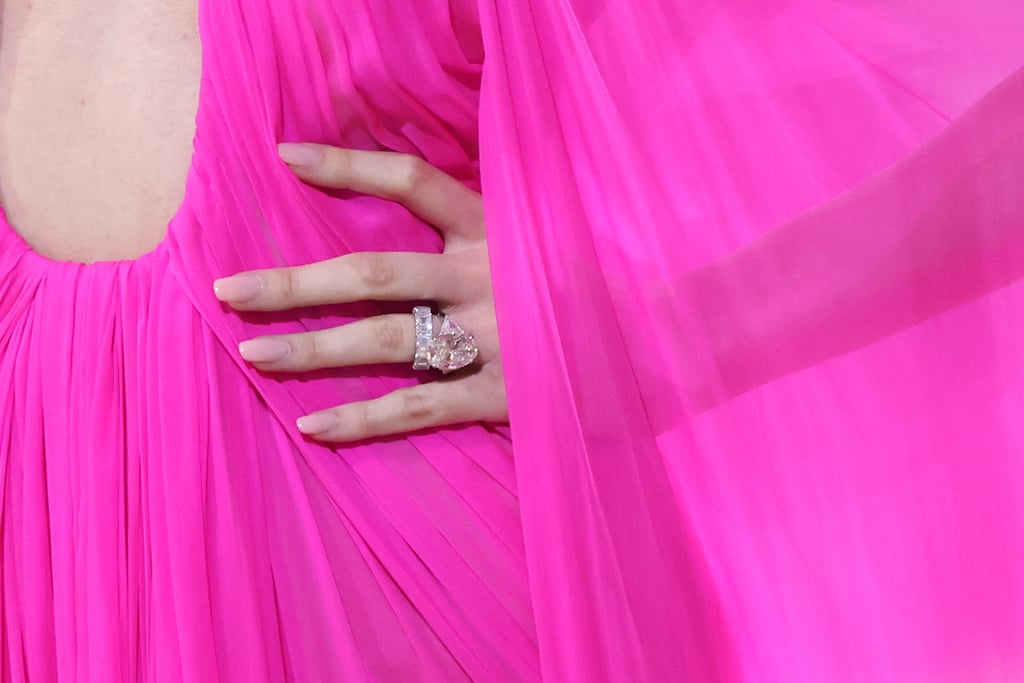尼古拉Peltz贝克汉姆的钻石结婚戒指和戒指