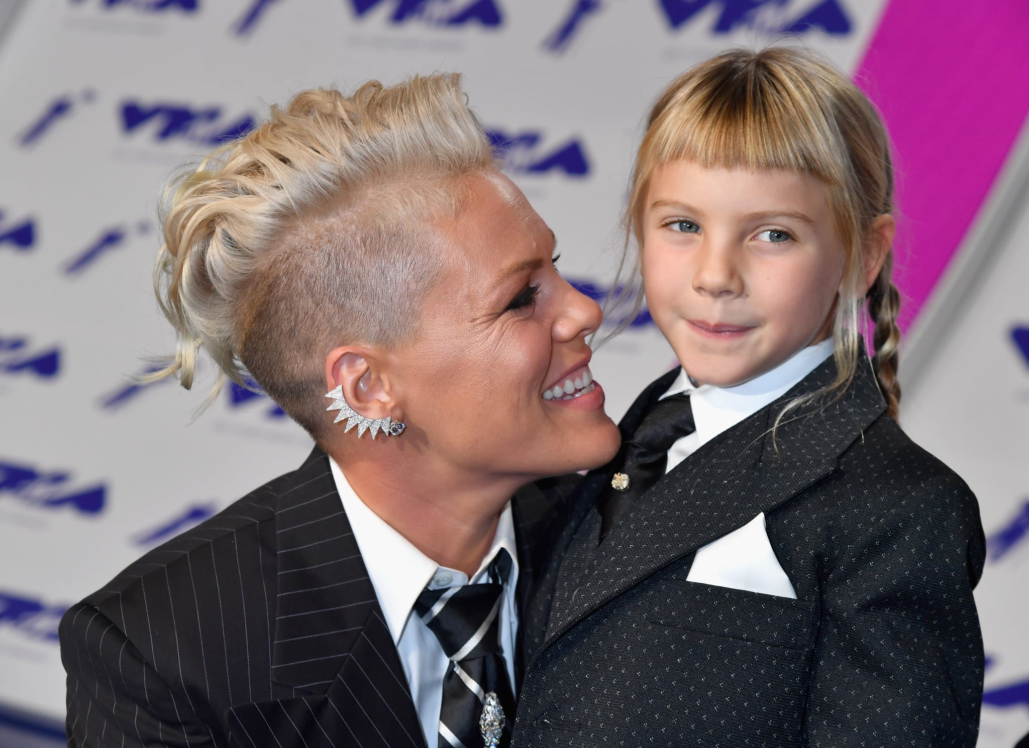 INGLEWOOD, CA - AUGUST 27:  Pink and Willow Sage Hart attend the 2017 MTV Video Music Awards at The Forum on August 27, 2017 in Inglewood, California.  (Photo by Jeff Kravitz/FilmMagic)