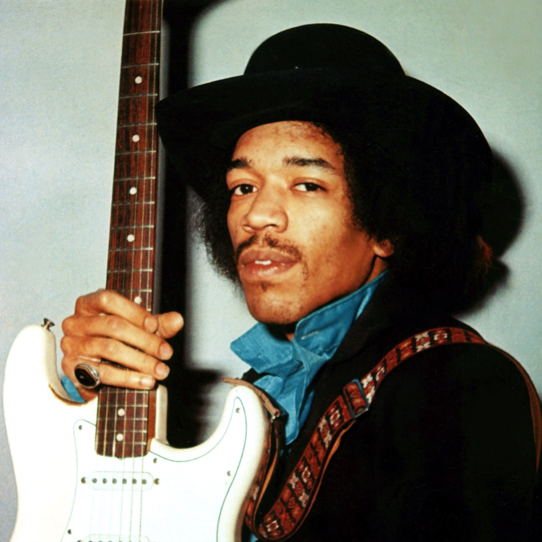 I. Introduction to Jimi Hendrix and his impact on electric guitar