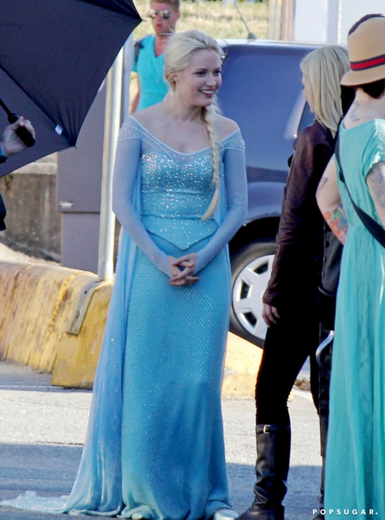 We got our first glimpse at Georgina Haig as Frozen's Elsa on the Vancouver Once Upon a Time set on Wednesday.