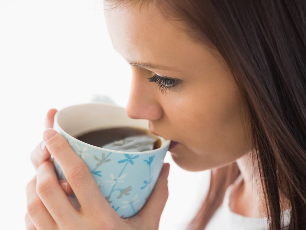 Можно ли пить кофе во время месячных. Беременным можно пить кофе. Кофе во время месячных. Кофе во время пмс. Можно ли в месячные пить кофе.