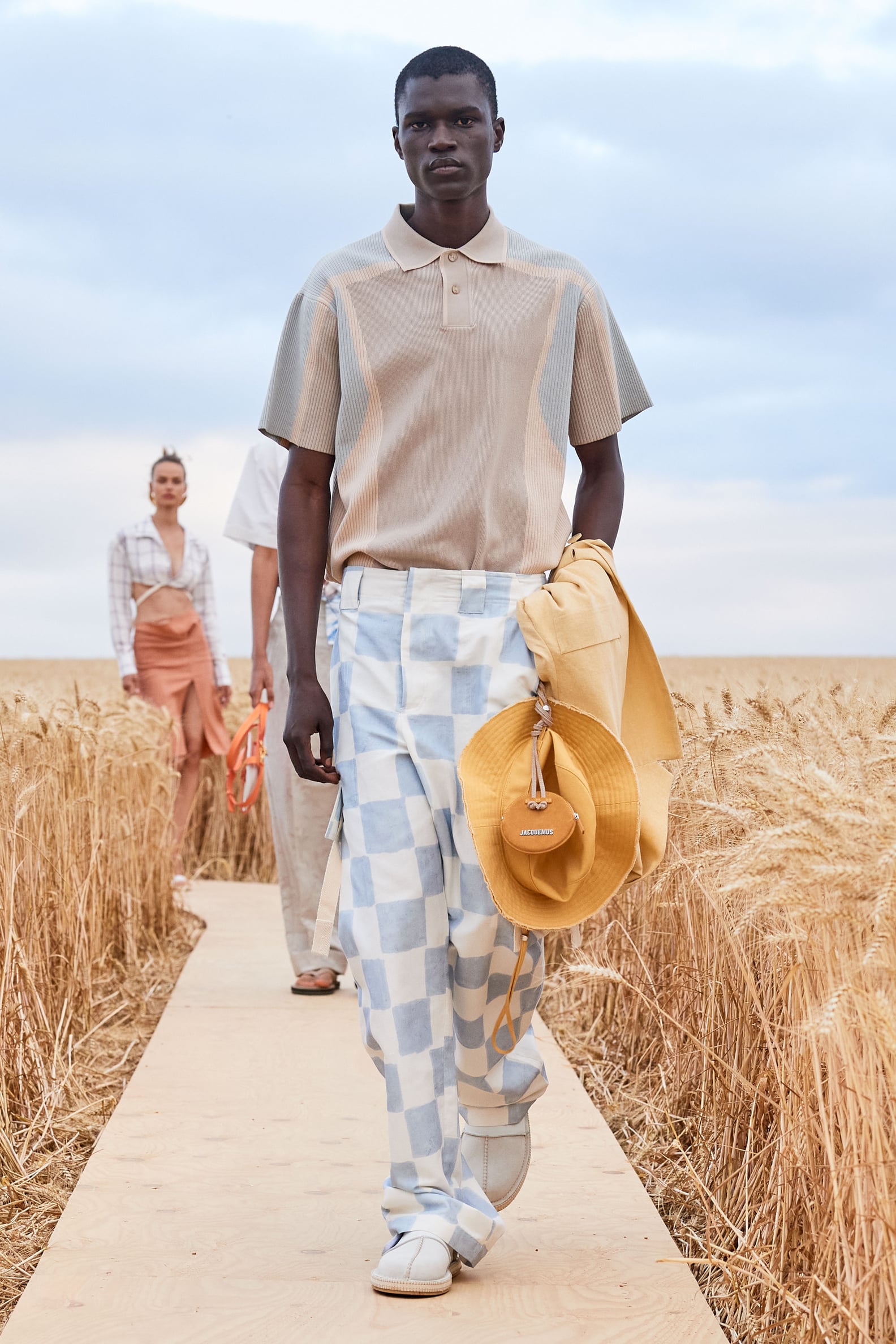 Jacquemus's Spring/Summer 2021 Show Was in a Wheat Field | PS Fashion