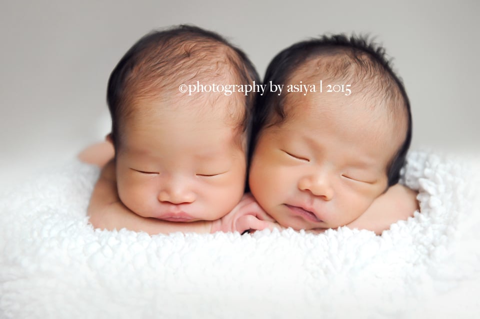 Newborn Twin Photo Ideas | POPSUGAR Family Photo 6