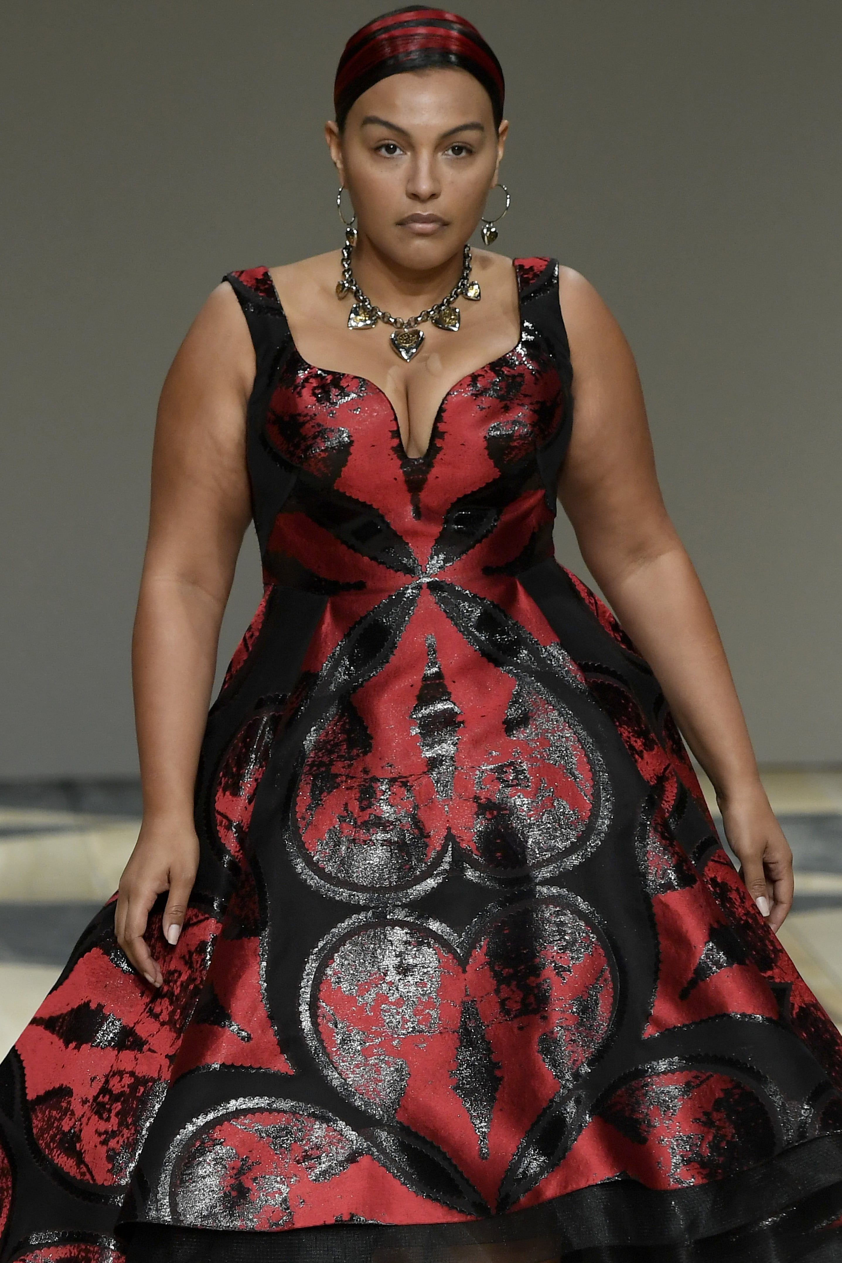 Body it's giving body  Plus size baddie outfits, Body goals curvy