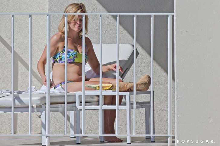 Reese Hung Out In The Sun Reese Witherspoon In A Bikini