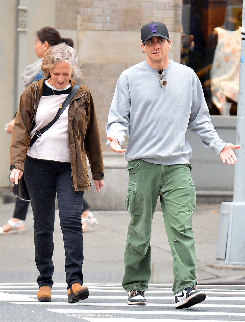 Jake Gyllenhaal Out in NYC With His Mom May 2016 | Pictures