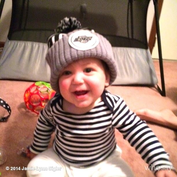 Beau Dykstra showed his hockey spirit on Father's Day, as his mom, Jamie Lynn Sigler, wrote, "Happy Father's Day @CutterDykstra! Beau loves you so much, and thanks you for making him a Kings fan! You are the best."
Source: Instagram user jamielynnsigler