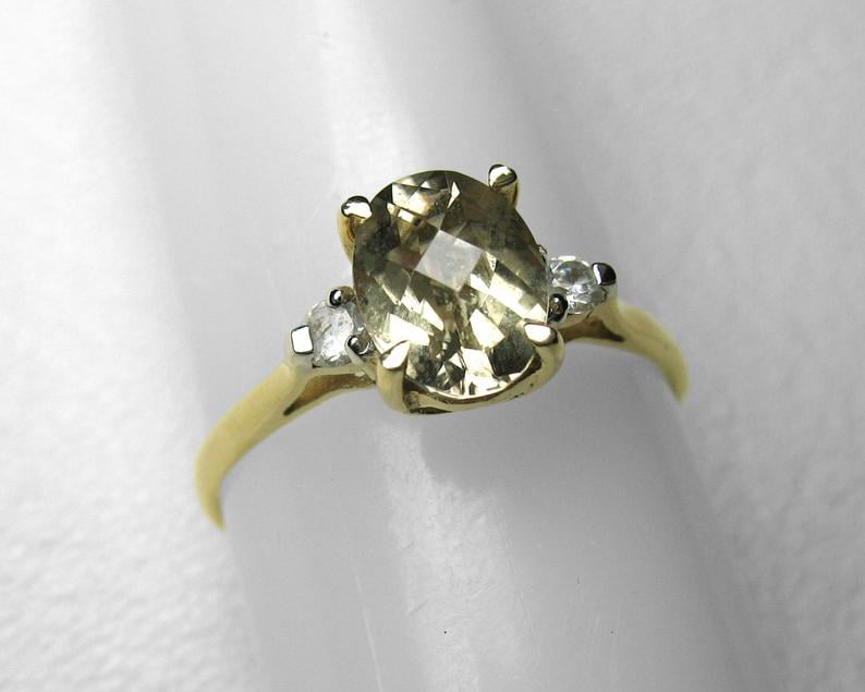 A Zultanite Engagement Ring Changes Colors Before Your Eyes Popsugar Fashion