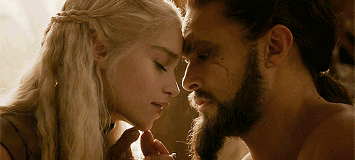 Daenerys骑Drogo