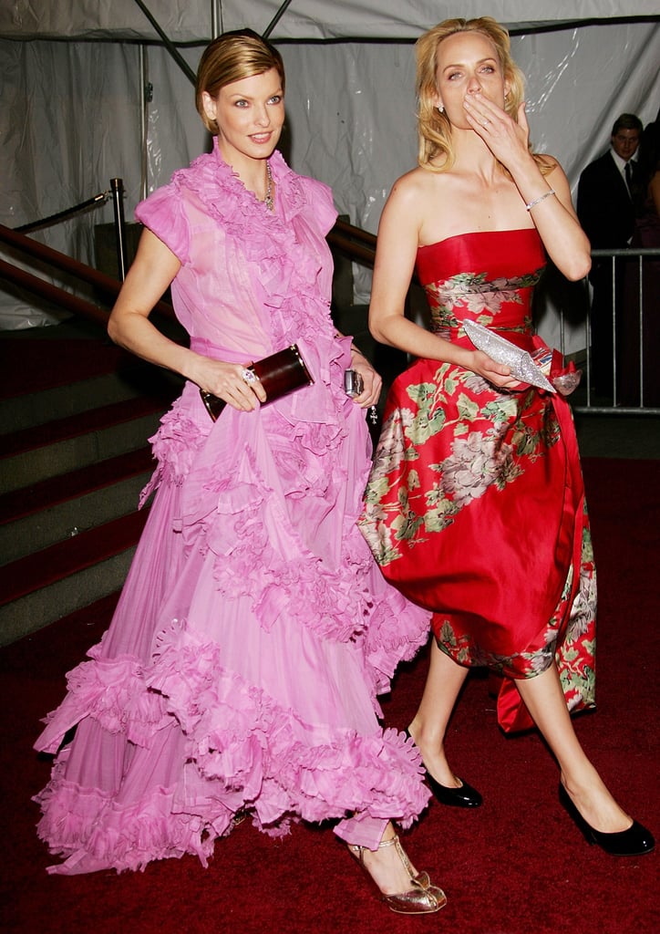 Photographers caught Amber Valletta in the middle of blowing a kiss while strolling with Linda Evangelista in 2006.