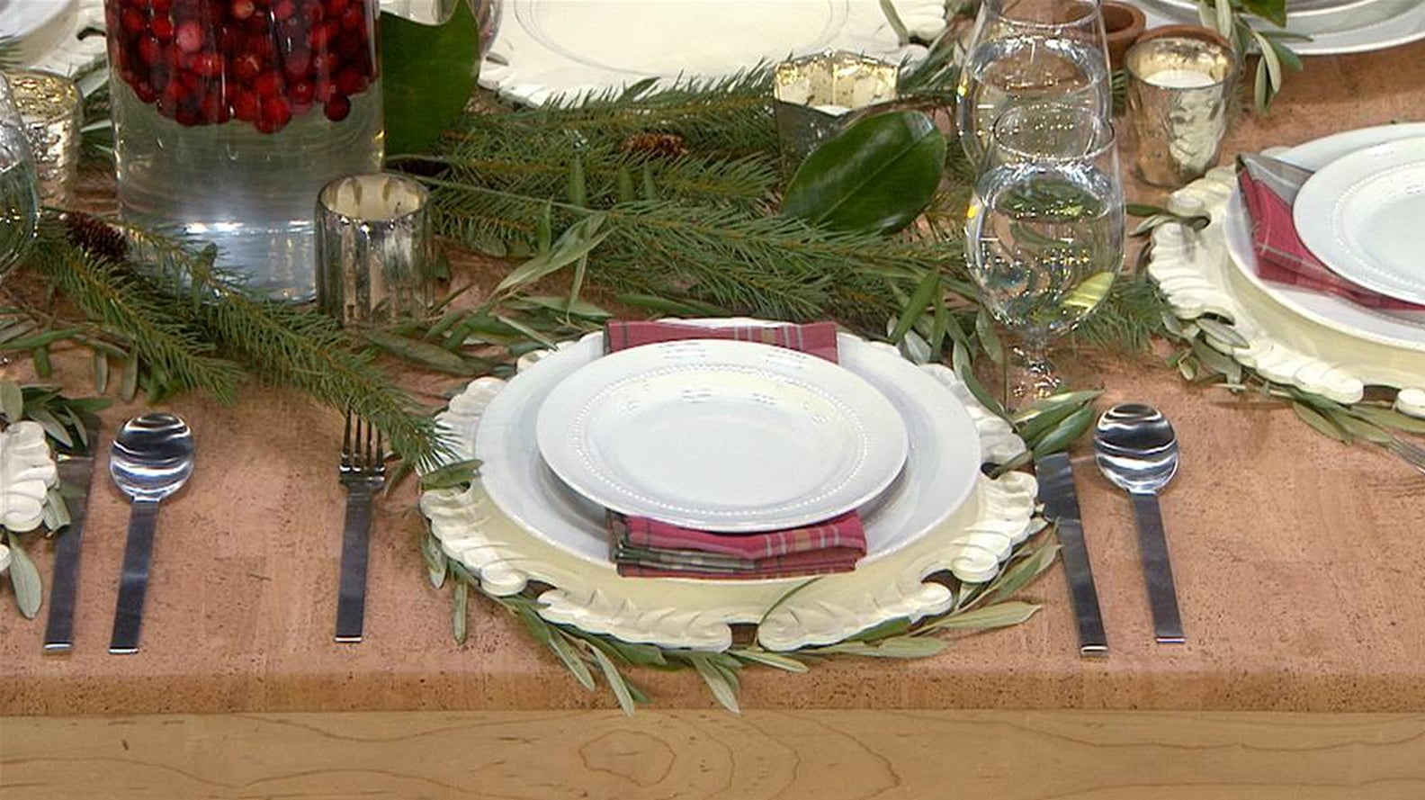 Fixer Upper's Chip and Joanna Gaines's Holiday Tablescape POPSUGAR Home