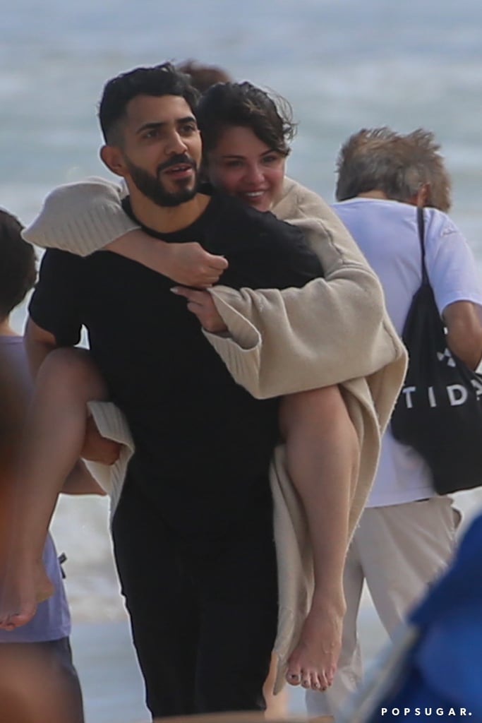 Selena Gomez on Vacation in Hawaii | Pictures