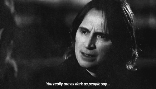 Her new persona, Lacey, is strangely attracted to Rumple's bad side and he starts to go full Dark One again.