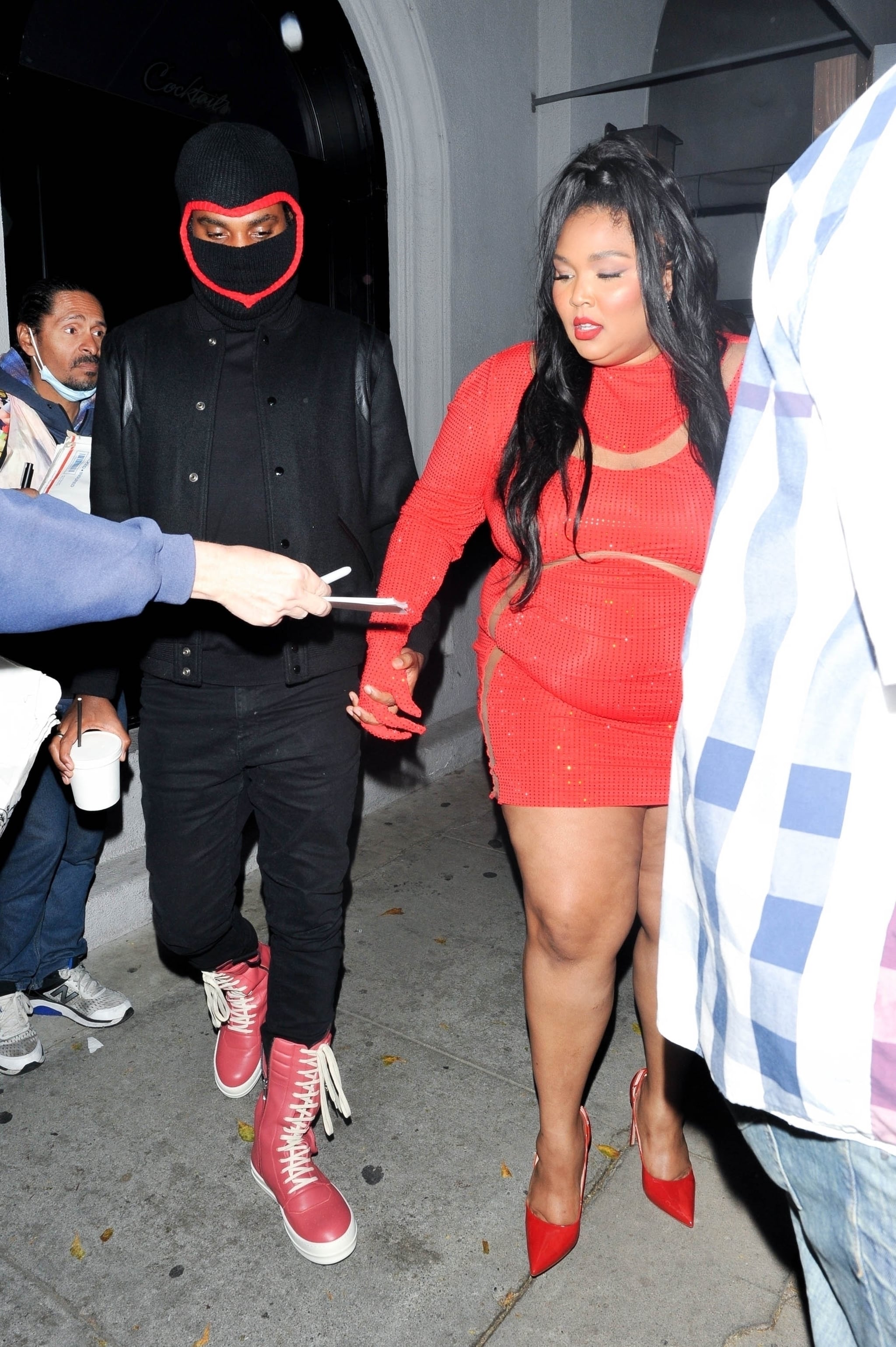 West Hollywood, CA  - *EXCLUSIVE*  - Lizzo looks red hot as she steps out with a masked mystery man for a Valentine's Day dinner date at Craig's in West Hollywood.Pictured: LizzoBACKGRID USA 15 FEBRUARY 2022 BYLINE MUST READ: Dufffotos / BACKGRIDUSA: +1 310 798 9111 / usasales@backgrid.comUK: +44 208 344 2007 / uksales@backgrid.com*UK Clients - Pictures Containing ChildrenPlease Pixelate Face Prior To Publication*