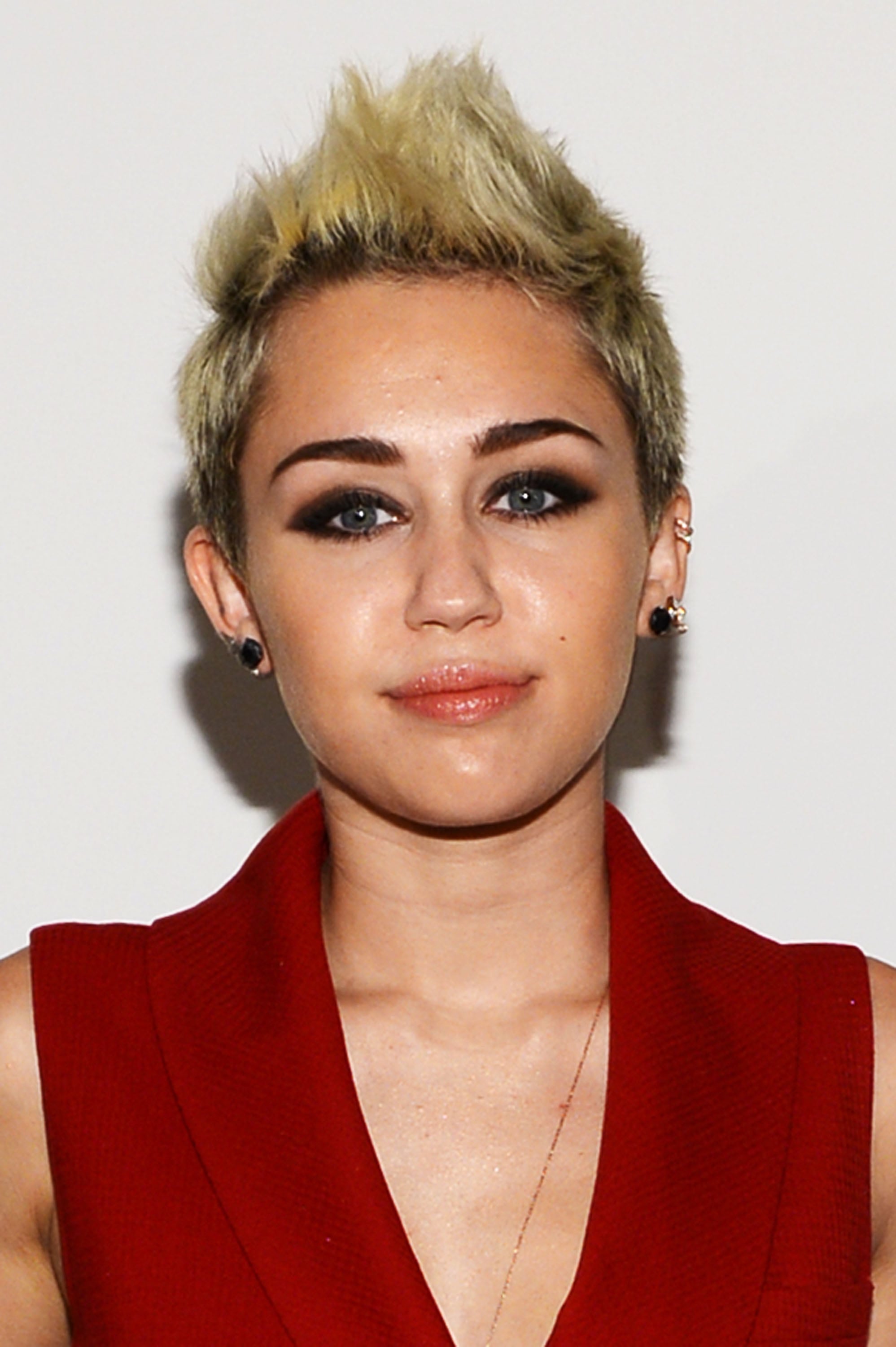 Miley Cyrus Keep Up With the BeautySavvy Celebrities at New York Fashion Week POPSUGAR Beauty