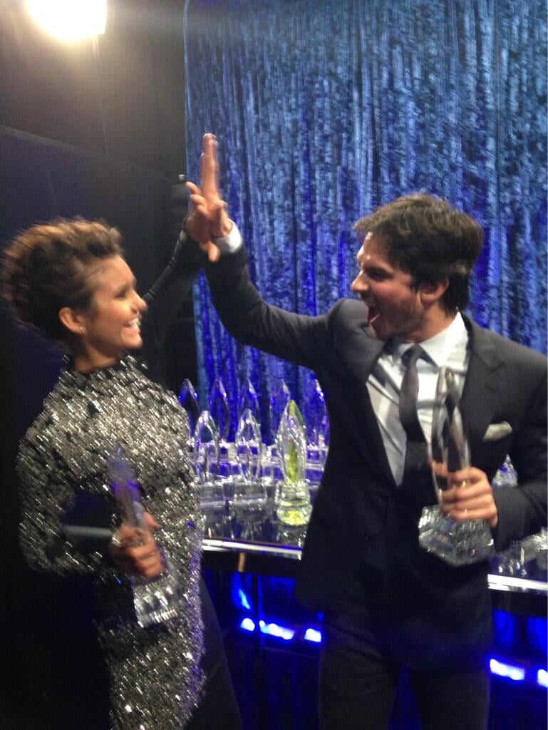 Nina and Ian high-fived backstage.
Source: Twitter user peopleschoice