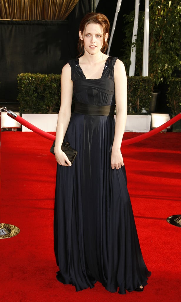 Stewart chose a draping navy gown, with black panel detail, for the 2008 Screen Actors Guild Awards.