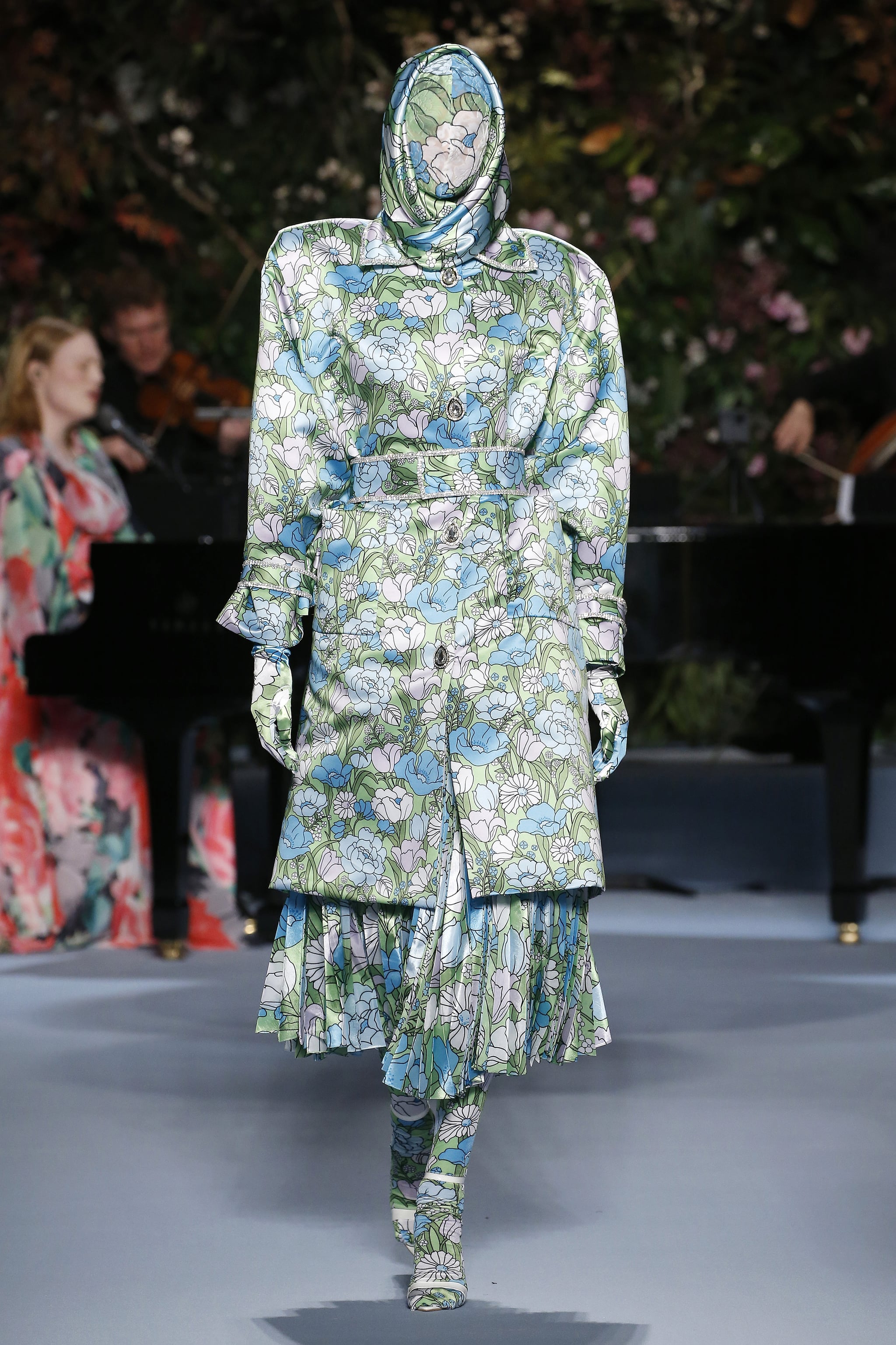 Richard Quinn S Design At London Fashion Week Cardi B Wears Richard Quinn Outfit To Paris Fashion Week Popsugar Fashion Uk Photo 2