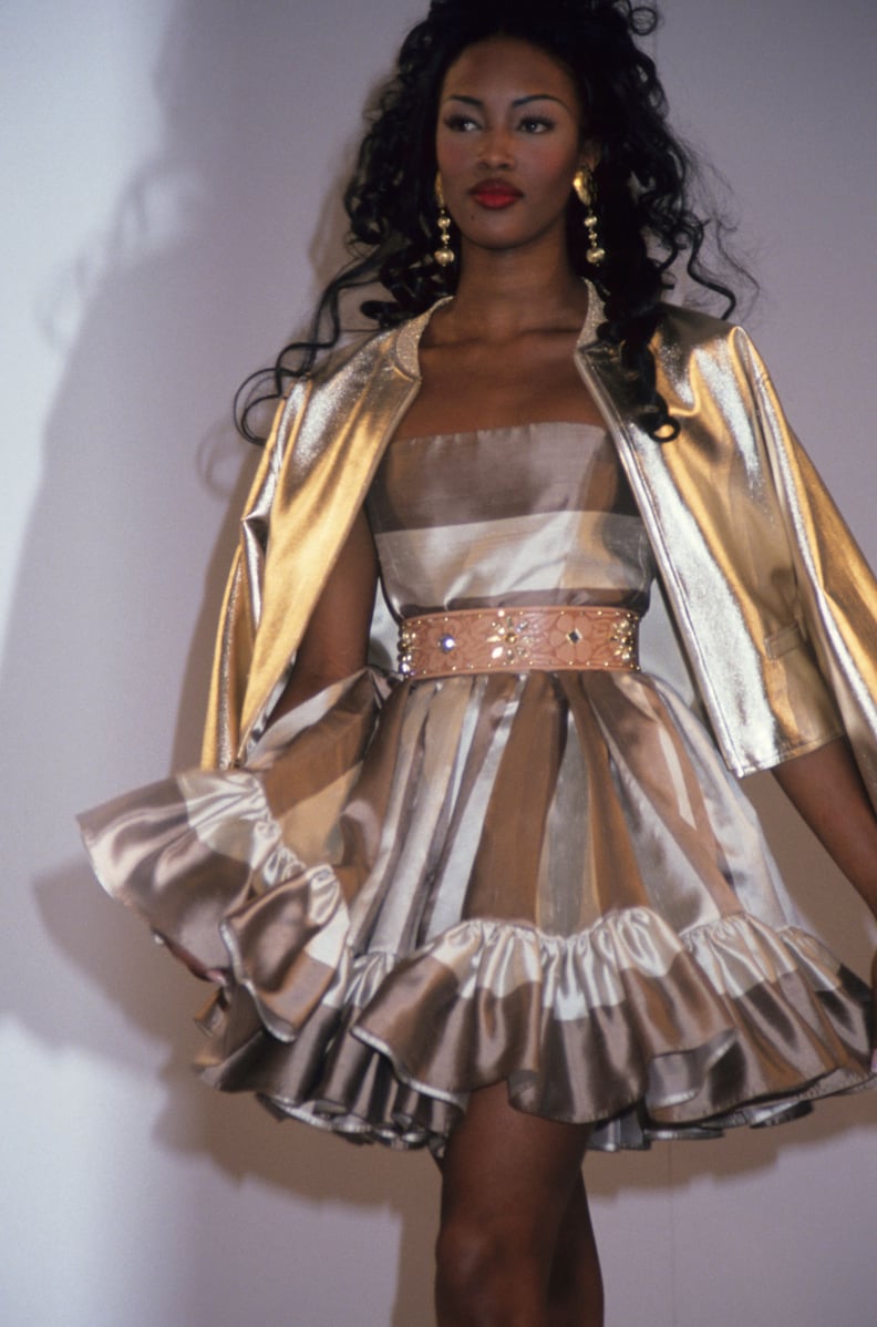 娜奥米·坎贝尔在Isaac Mizrahi的春季系列时装表演,1991年Isaac Mizrahi的工作室在纽约,纽约,美国。(图片由玫瑰哈特曼摆姿)