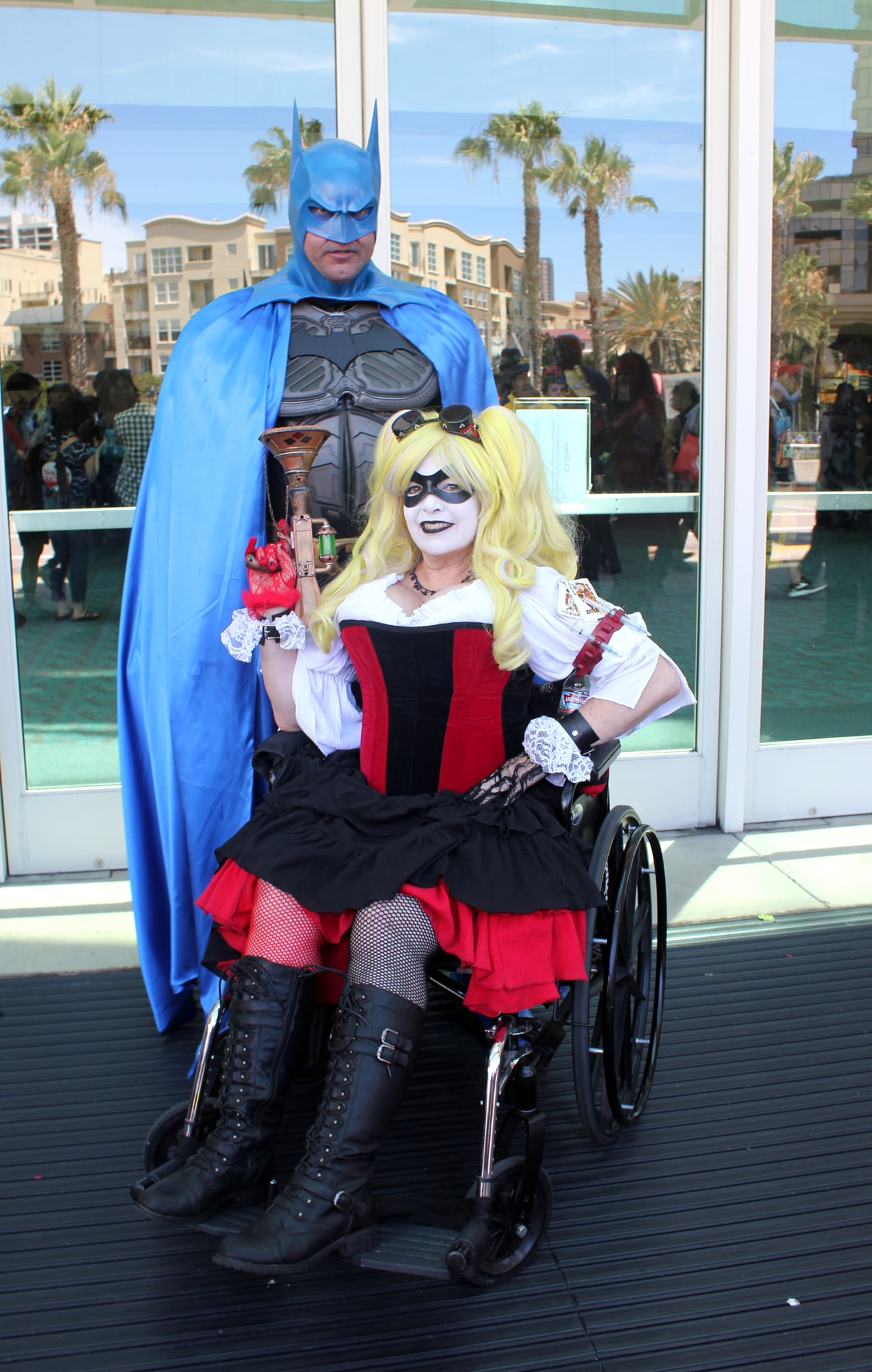 Batman and Harley Quinn | The Absolute Best Cosplays From Comic-Con 2015 |  POPSUGAR Tech Photo 114