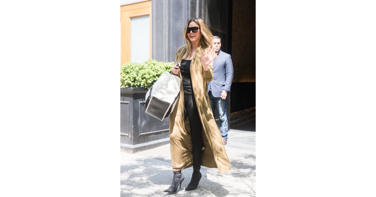 A Long Duster Works With Any Outfit | Chrissy Teigen's Style | POPSUGAR ...