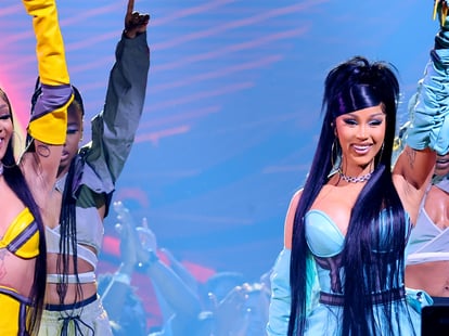 GloRilla, Cardi B's 2022 American Music Awards Performance | POPSUGAR